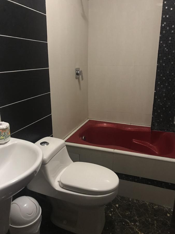 Manantial No,002 Hotel